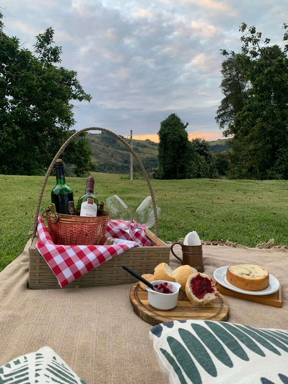 Piquenique na Fazenda Chapadão com vista para as montanhas